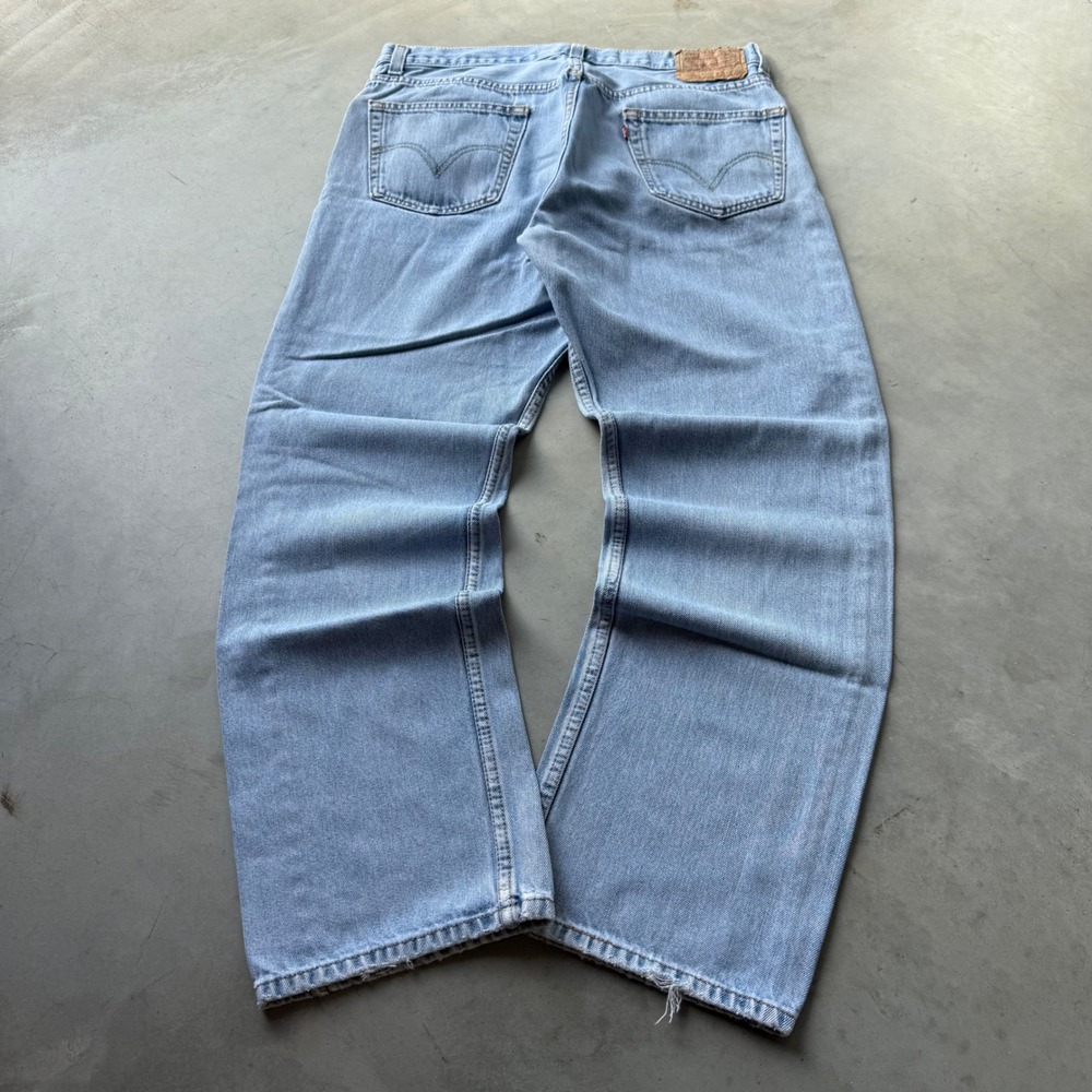 Levis 505 Regular Fit Light Wash Blue Denim Jeans Mens 34x32 Straight Leg